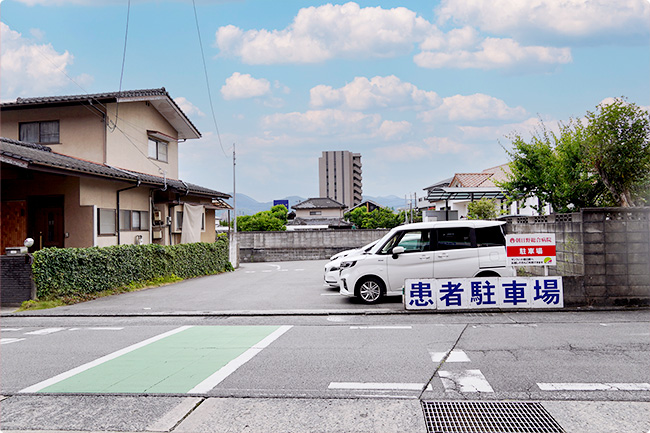 ファミリーマート向かい側駐車場