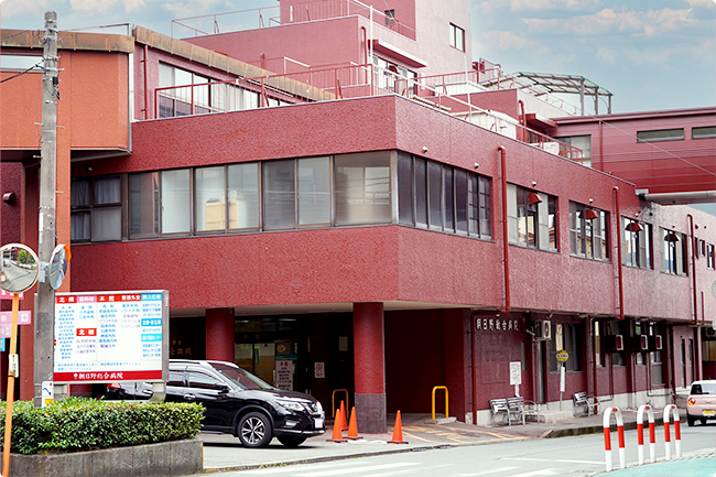 本館前駐車場